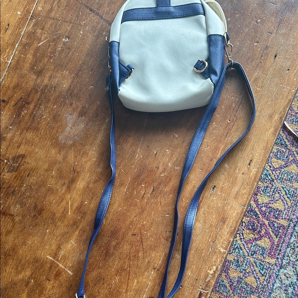 Hello Kitty Convertible Backpack/Purse - Picture 5 of 6